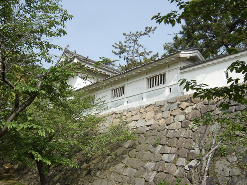 二の丸東側から見た筋鉄門