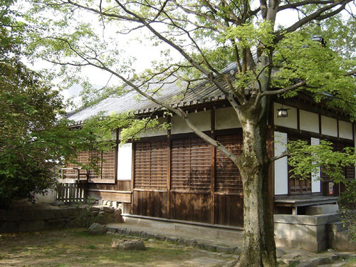 東側より