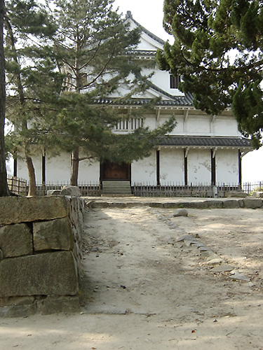 本丸内から見た伏見櫓