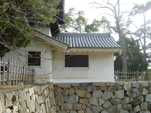 馬出門跡から見た鐘櫓