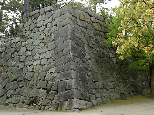 二の丸北西側から見た人質櫓跡。