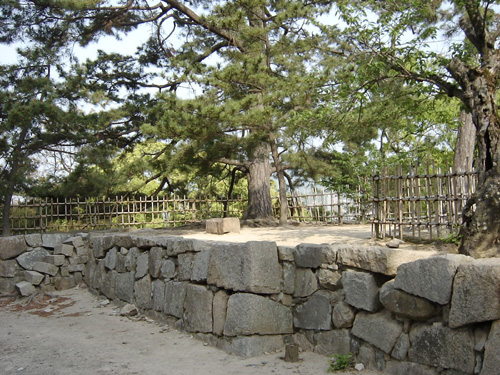 本丸側から見た櫓台。