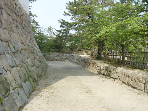 玉櫓から見た塩櫓。