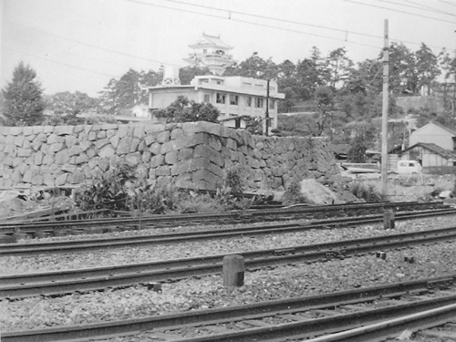 １９７１年（昭和４６年）の西門枡形櫓台