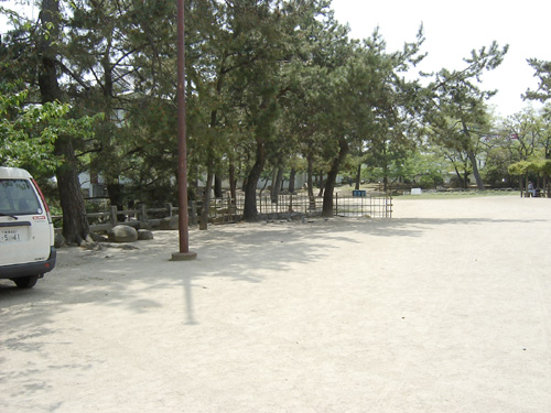本丸北側から見た亭櫓跡。