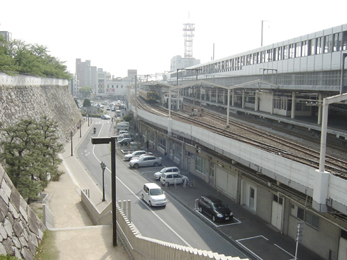 二の丸帯曲輪から見た鉄門跡