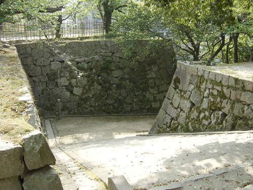 東坂口門跡