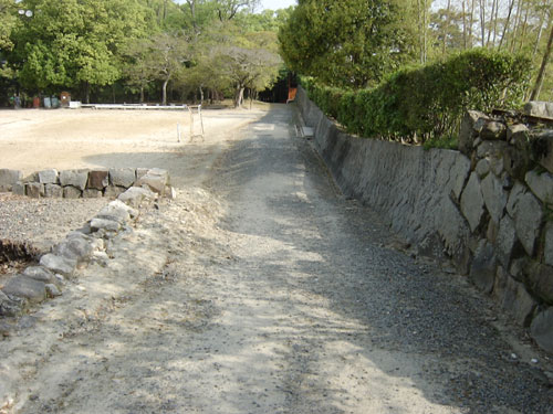 蔵口門跡から五千石蔵跡を見渡す。  