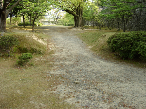 正面から見た西帯曲輪門跡
